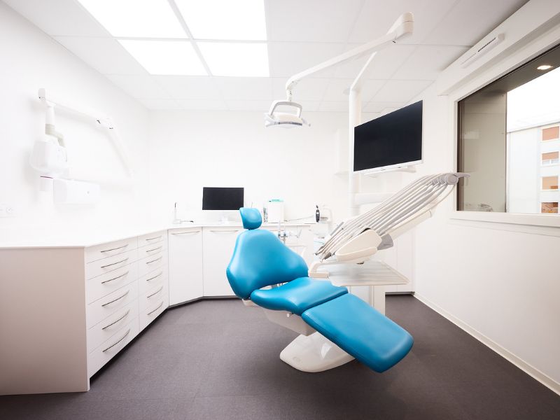 Dr Silviu Oratie - Dentiste Granville - Salle de soins dentaires