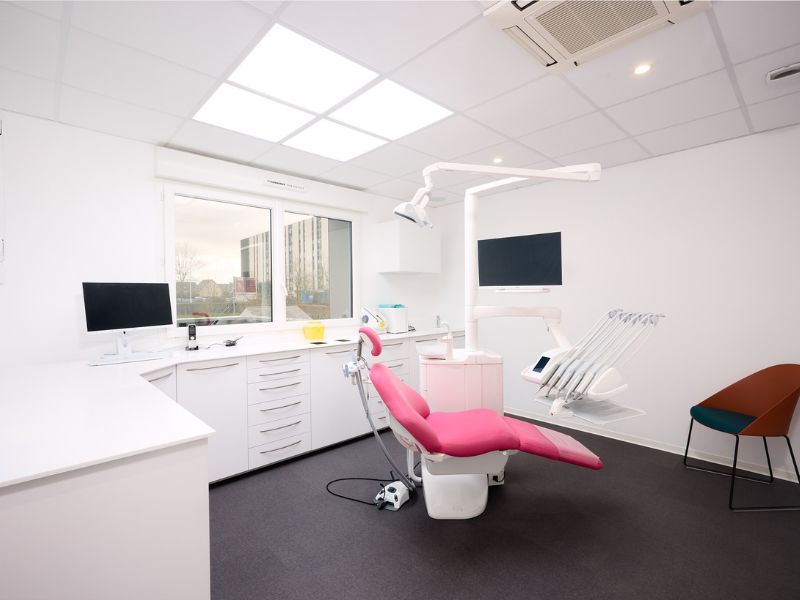 Dr Silviu Oratie - Dentiste Granville - Salle de soins dentaires